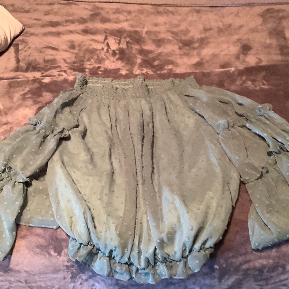 Cute sage green dress shirt can be worn off the shoulders wide sleeves flowie